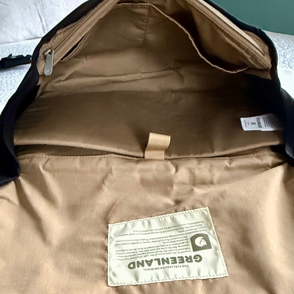 FjallRaven Greenland Shoulder Messenger Bag Black - Unisex - Picture 4 of 6